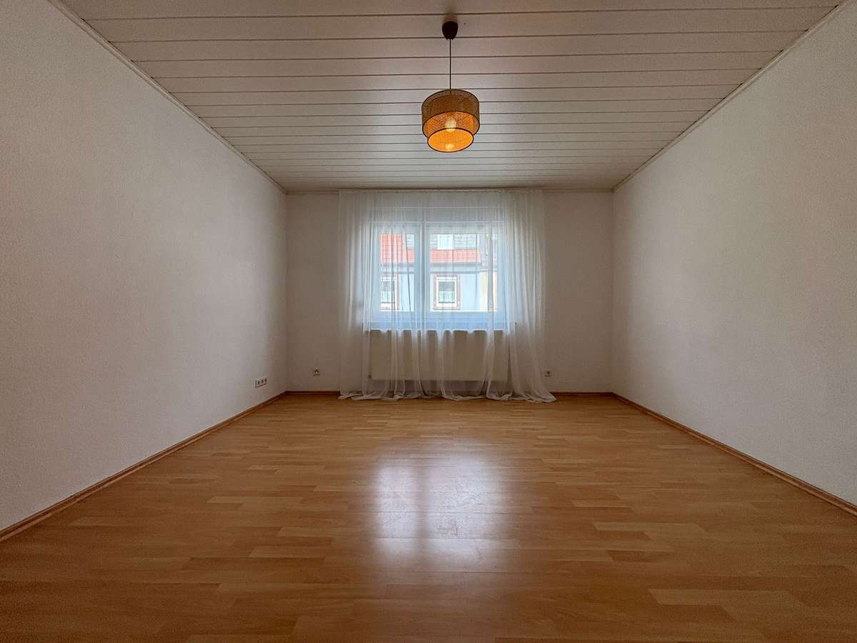 KL - Ost, 2 ZKB, EBK, Tageslichtbad, Balkon *Teilmöbliert* - Foto 1